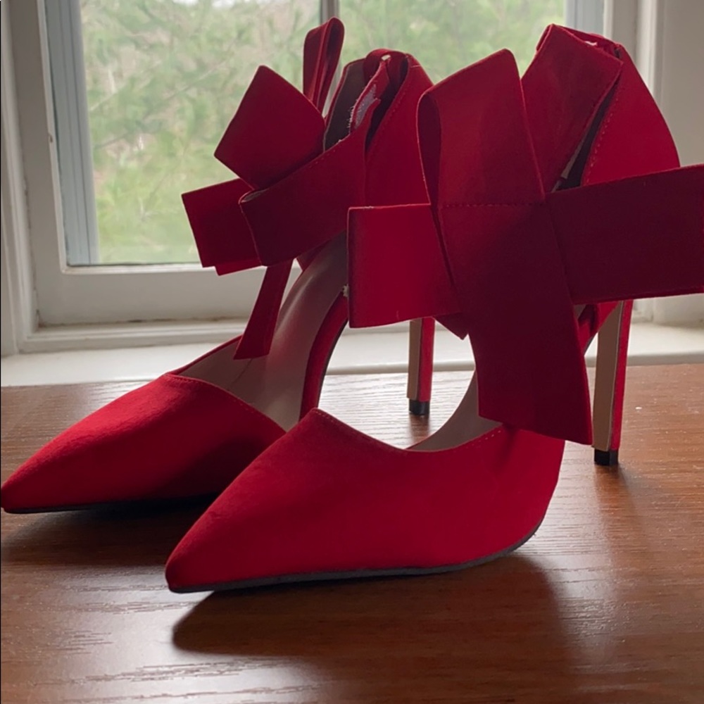 Red bow high heels